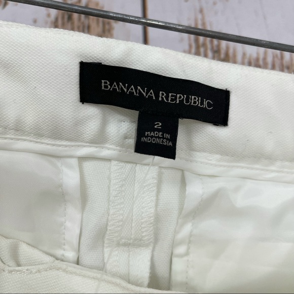 NWT Banana Republic, Shorts, Size 2. Built in belt and pockets - Picture 5 of 8
